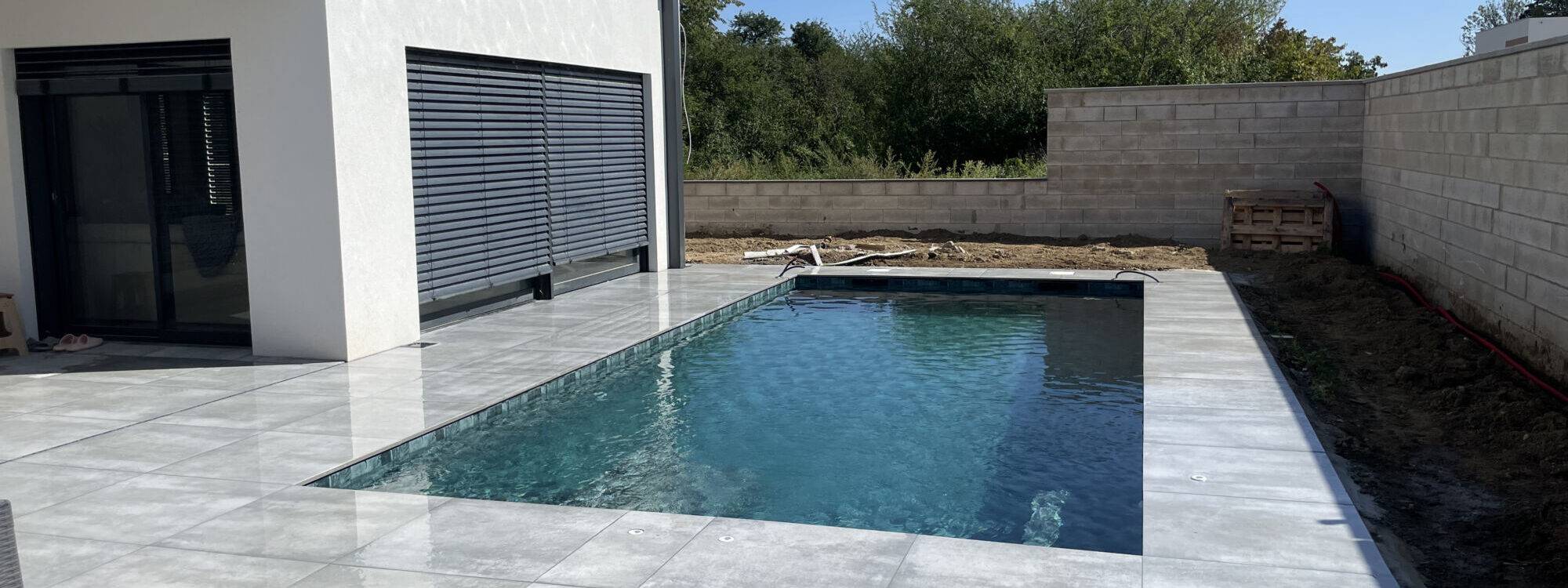 Installation d&#8217;un large choix de piscine et terrasse aux environs de Saint-Louis et Colmar Guebwiller